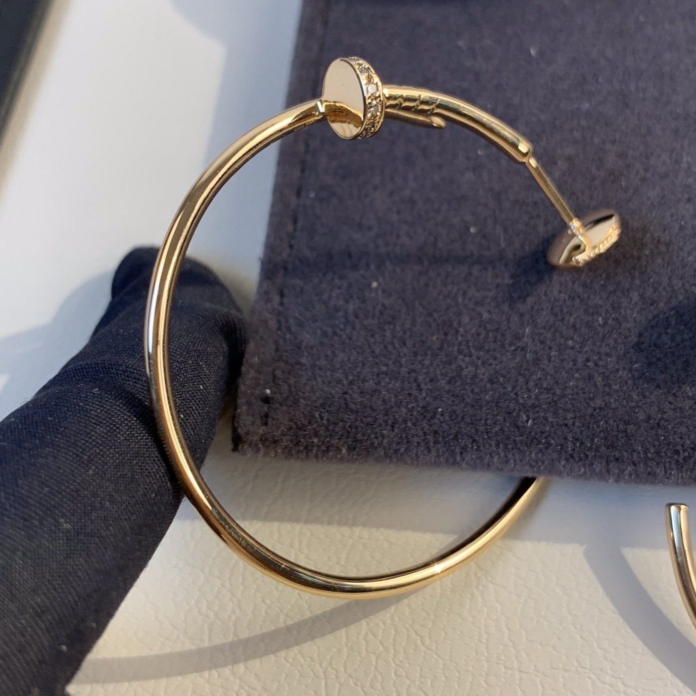 LUXEIFY JUSTE EARRINGS GOLD DIAMONDS 1.8MM