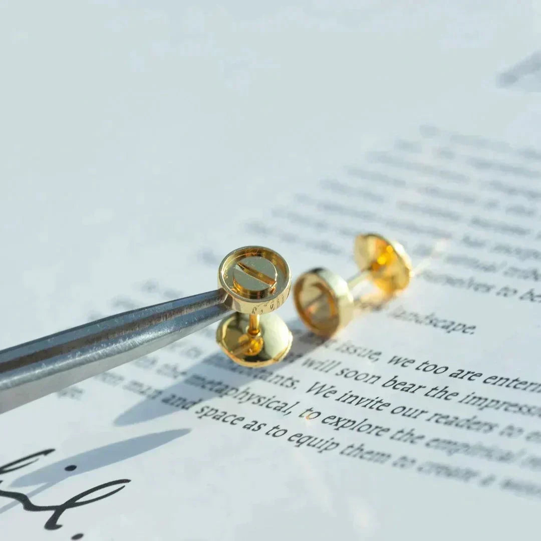 LUXEIFY LOVE EARRINGS GOLD 10MM