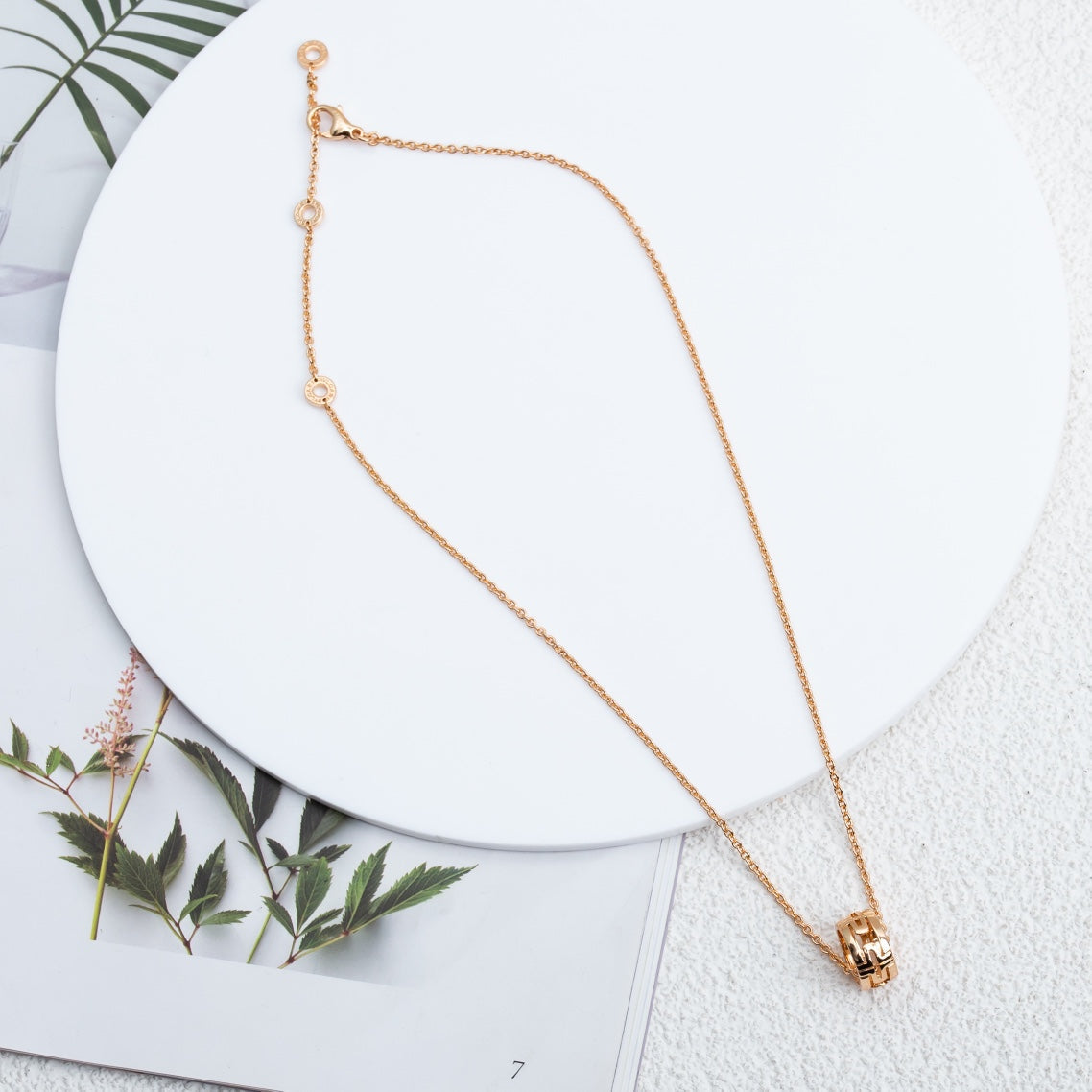LUXEIFY PARENTESI NECKLACE PINK GOLD