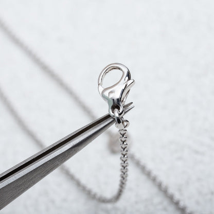 LUXEIFY PARENTESI NECKLACE SILVER
