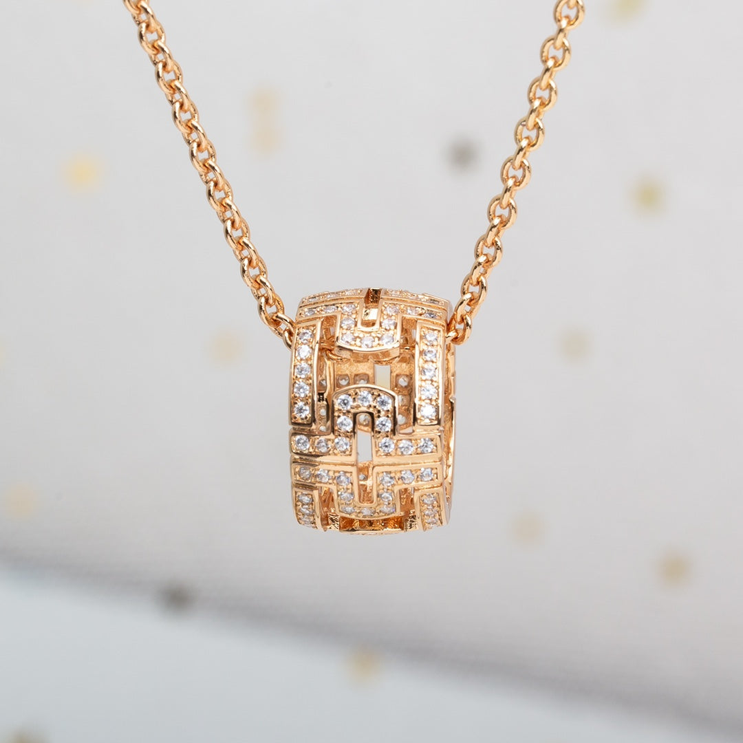 LUXEIFY PARENTESI NECKLACE PINK GOLD DIAMOND