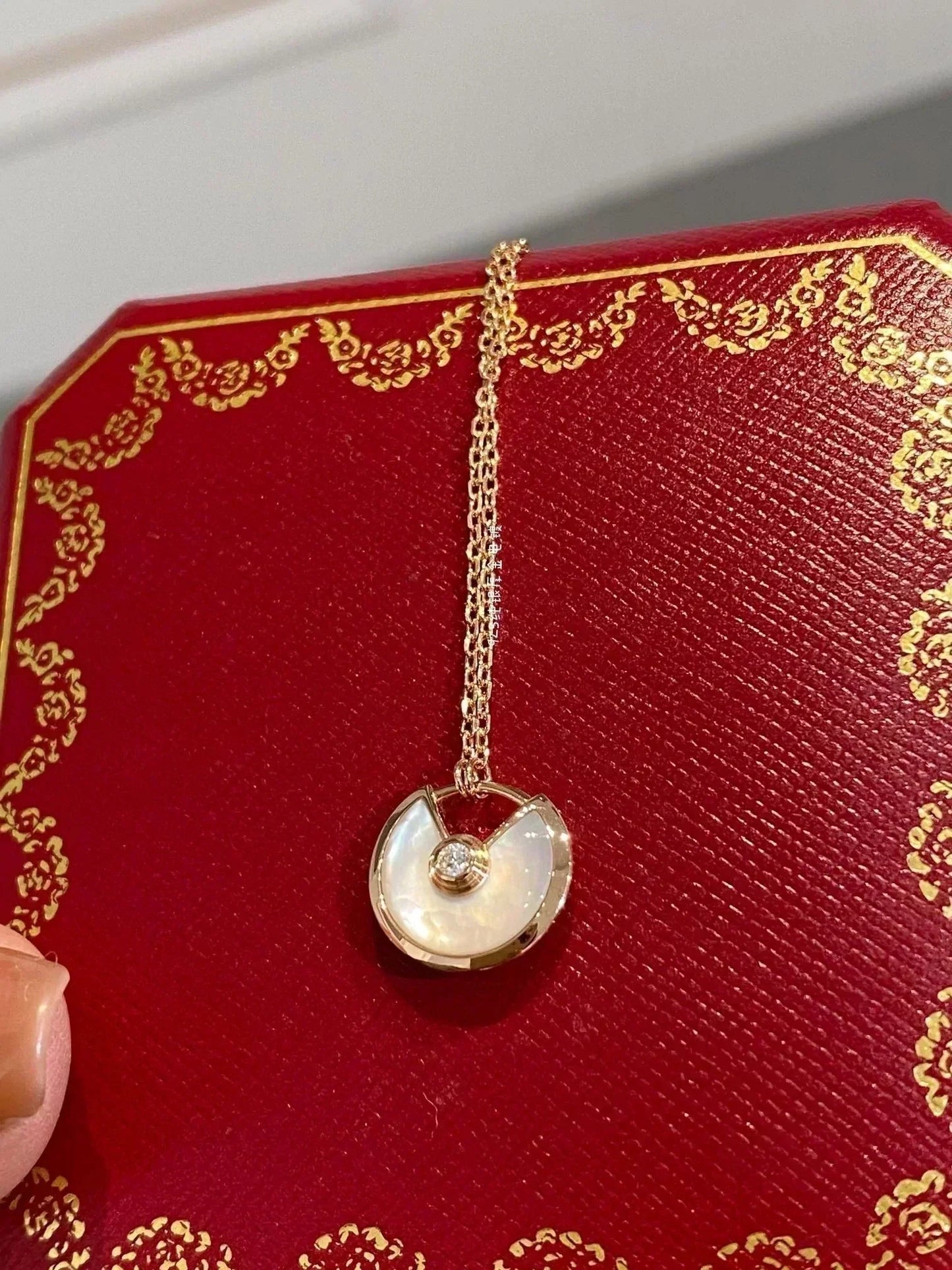 LUXEIFY AMULETTE ROSE GOLD MOP NECKLACE