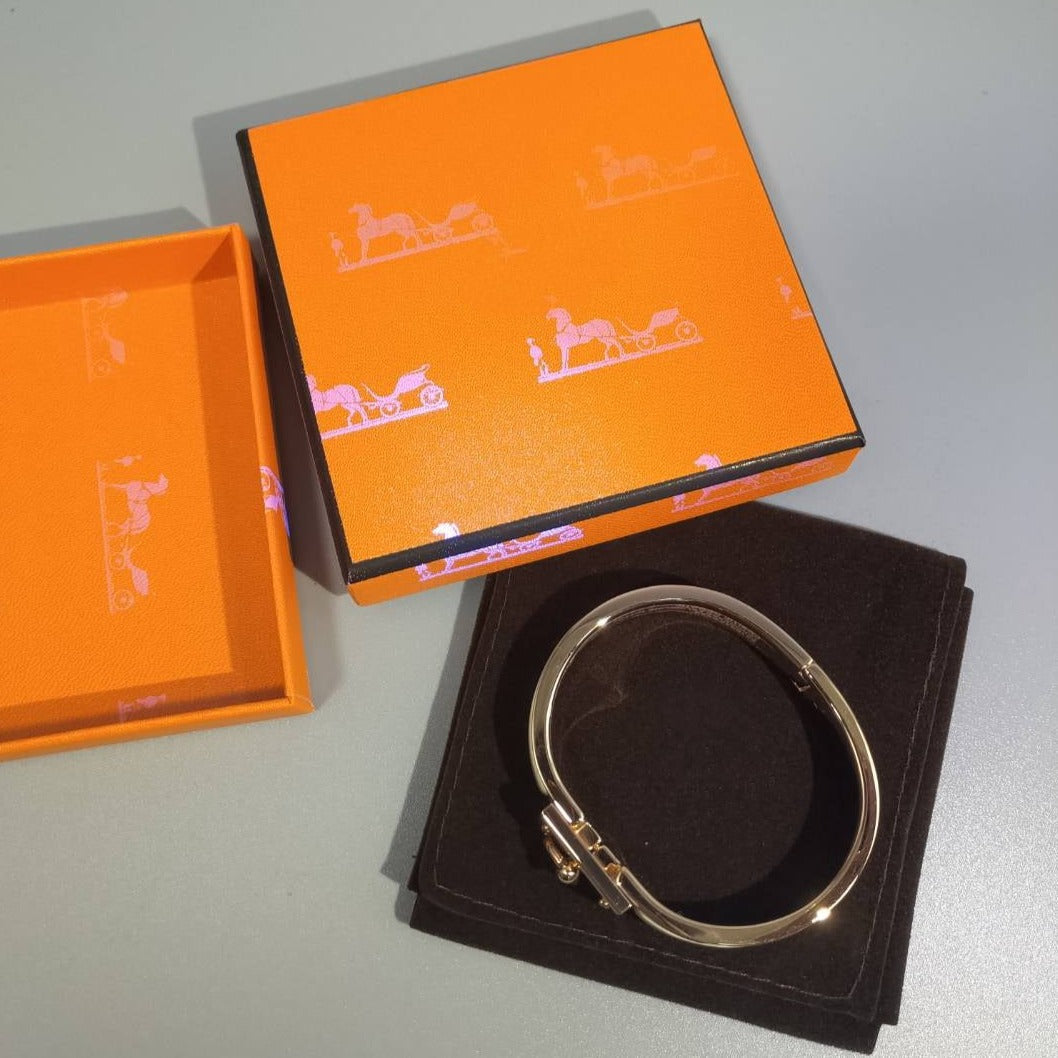 LUXEIFY H ROUGE BRACELET