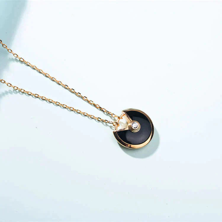 LUXEIFY AMULETTE GOLD CARNELIAN ONYX NECKLACE