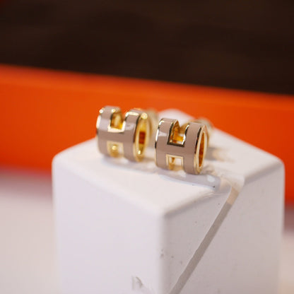 LUXEIFY MINI POP H GOLD EARRINGS GREY