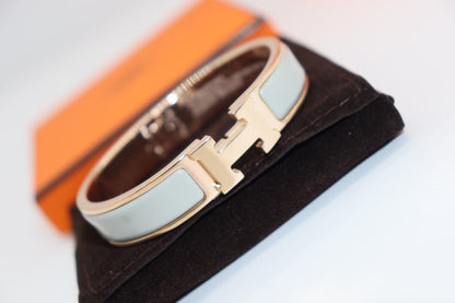 LUXEIFY H LIGHT BLUE BRACELET