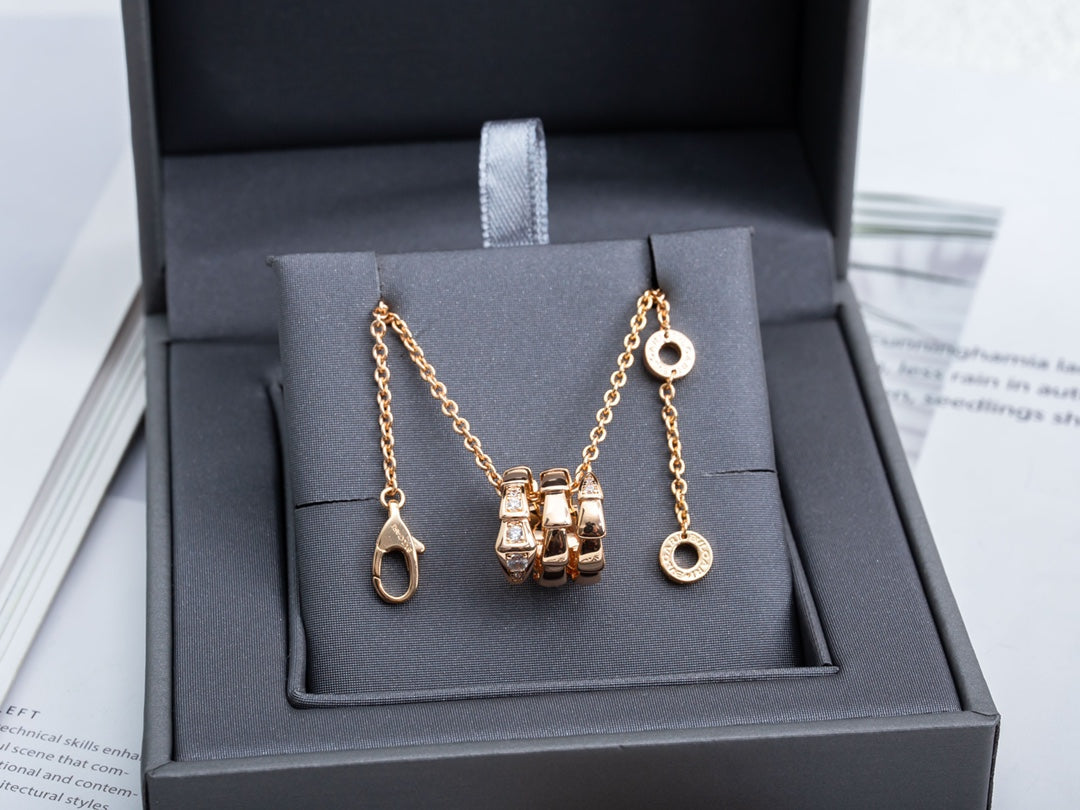 LUXEIFY SERPENTI PINK GOLD NECKLACE DIAMOND