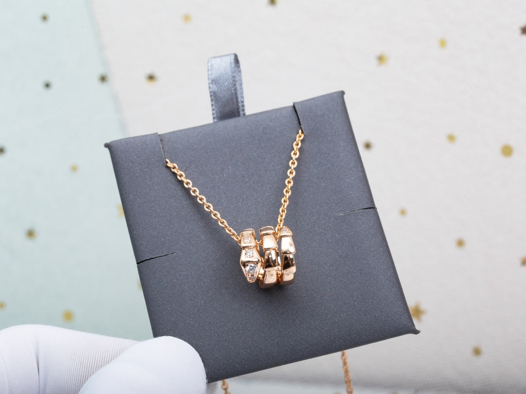 LUXEIFY SERPENTI PINK GOLD NECKLACE DIAMOND