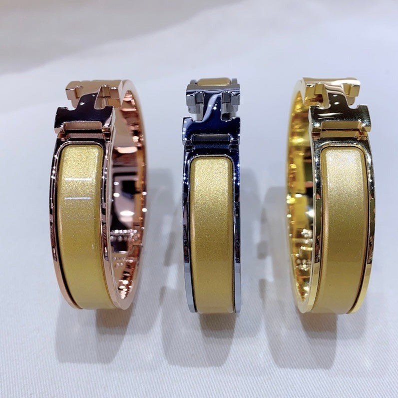 LUXEIFY H CHAMPAGNE BRACELET