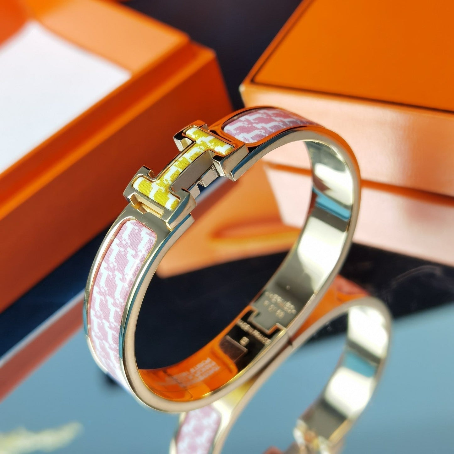 LUXEIFY H HORSE BRACELET 12MM