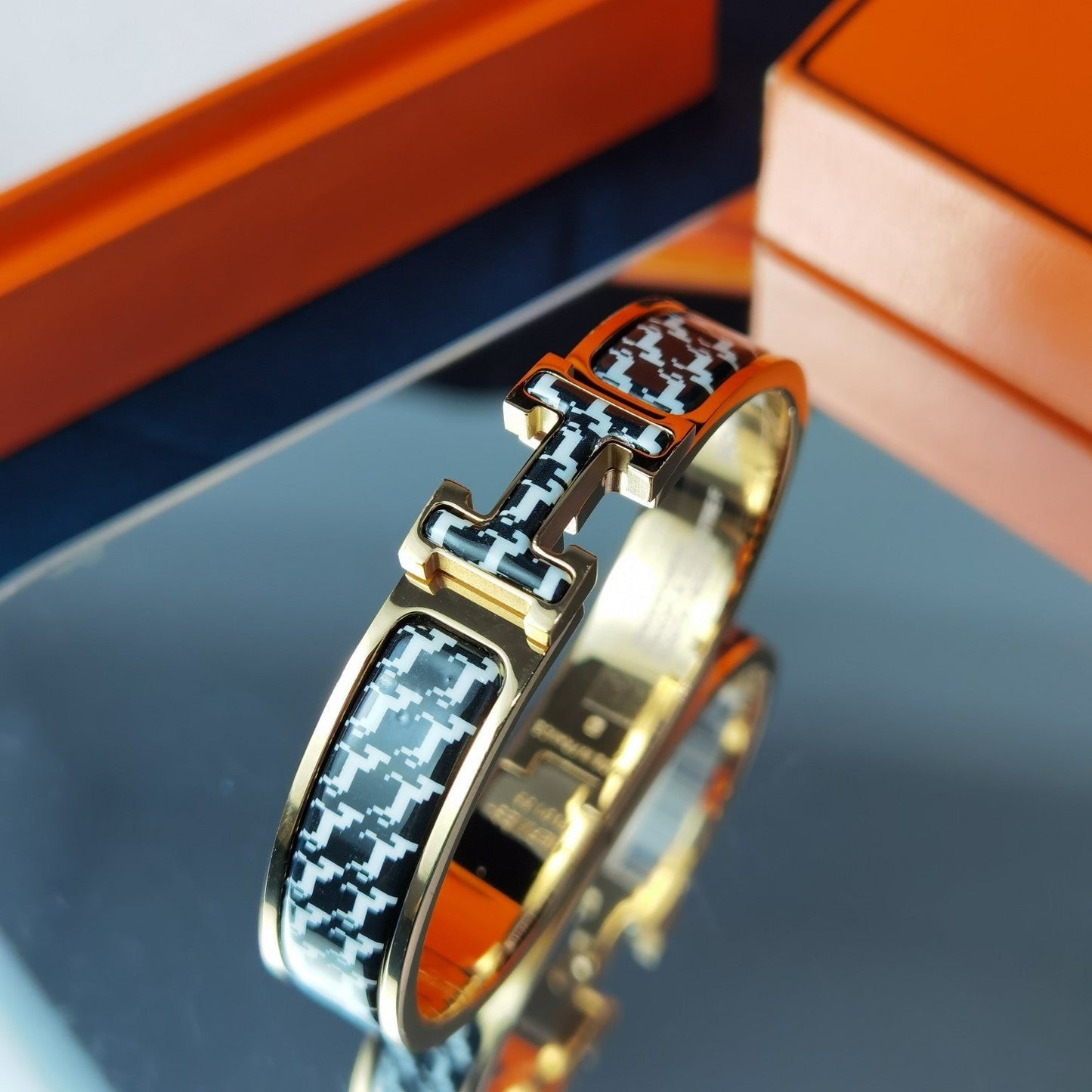 LUXEIFY H HORSE BRACELET 12MM
