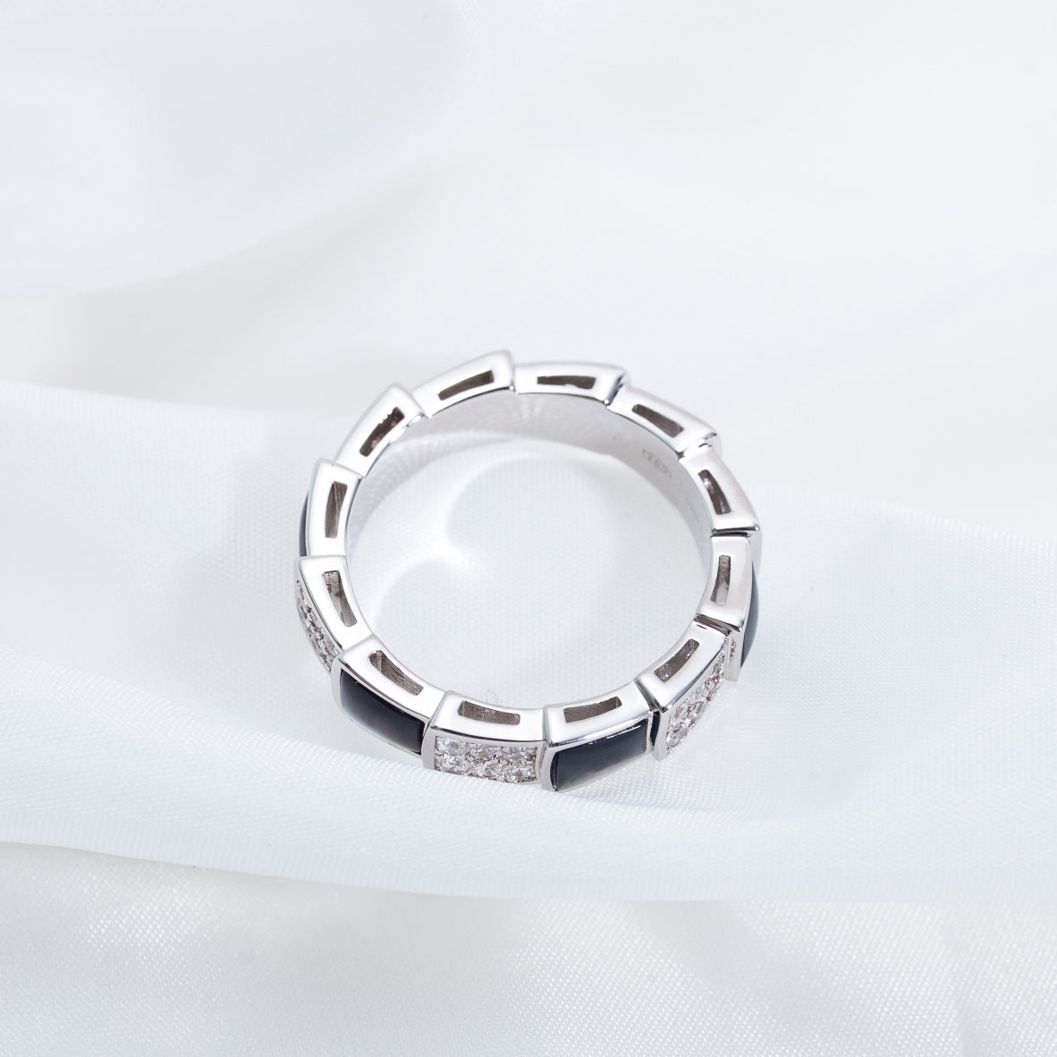 ANILLO LUXEIFY SERPENTI PLATA DIAMANTE NEGRO MOP 4MM