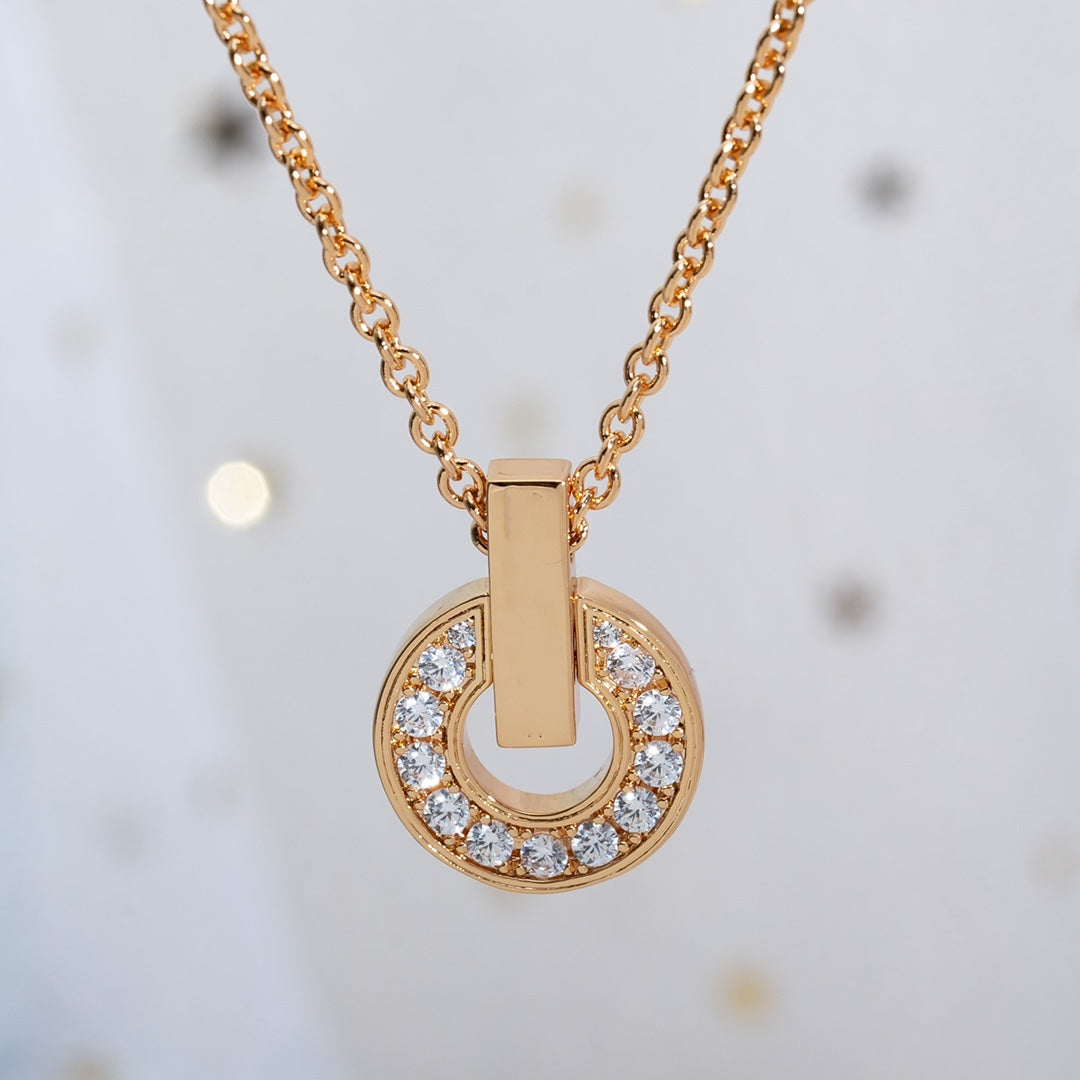 LUXEIFY GARI NECKLACE PINK GOLD DIAMOND