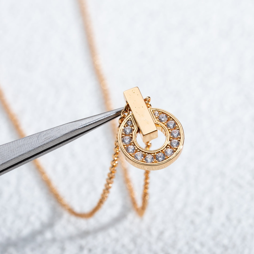 LUXEIFY GARI NECKLACE PINK GOLD DIAMOND