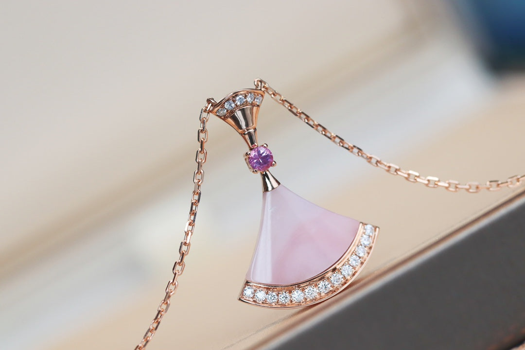 LUXEIFY DREAM NECKLACE PINK MOP DIAMOND