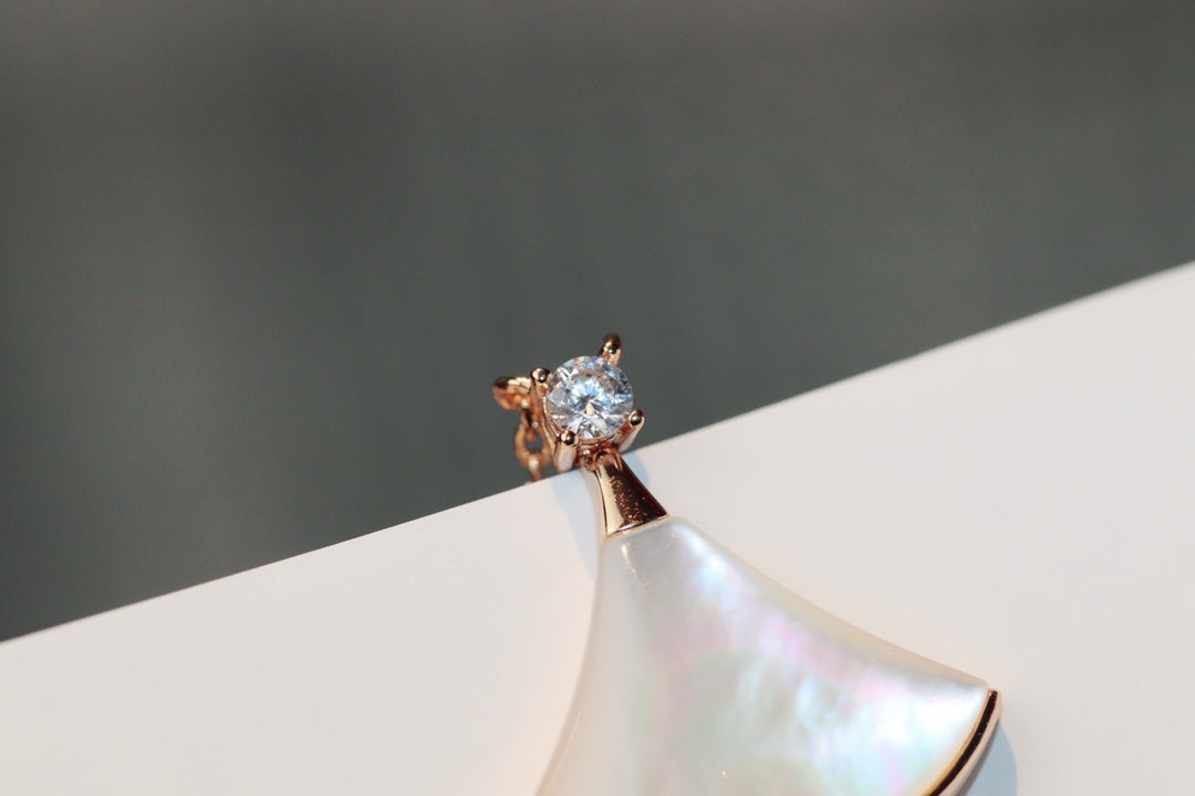 LUXEIFY DREAM NECKLACE WHITE MOP PINK GOLD 1 DIAMOND