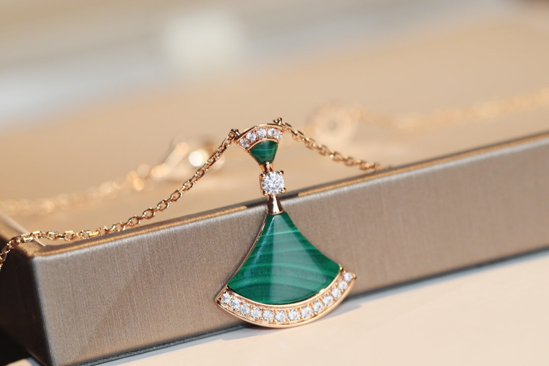 LUXEIFY DREAM NECKLACE MALACHITE DIAMOND