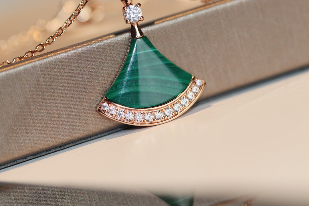 LUXEIFY DREAM NECKLACE MALACHITE DIAMOND