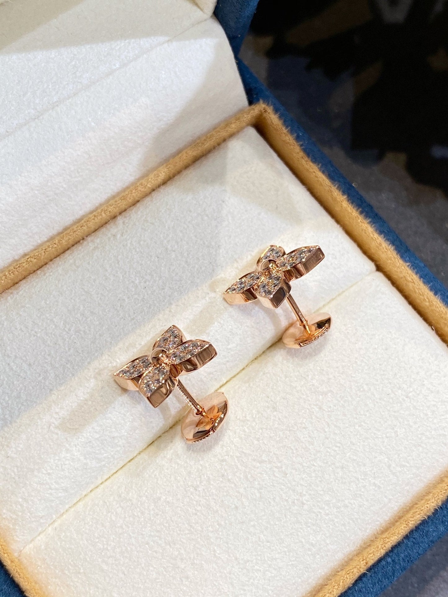 LUXEIFY STAR DIAMOND EARRINGS