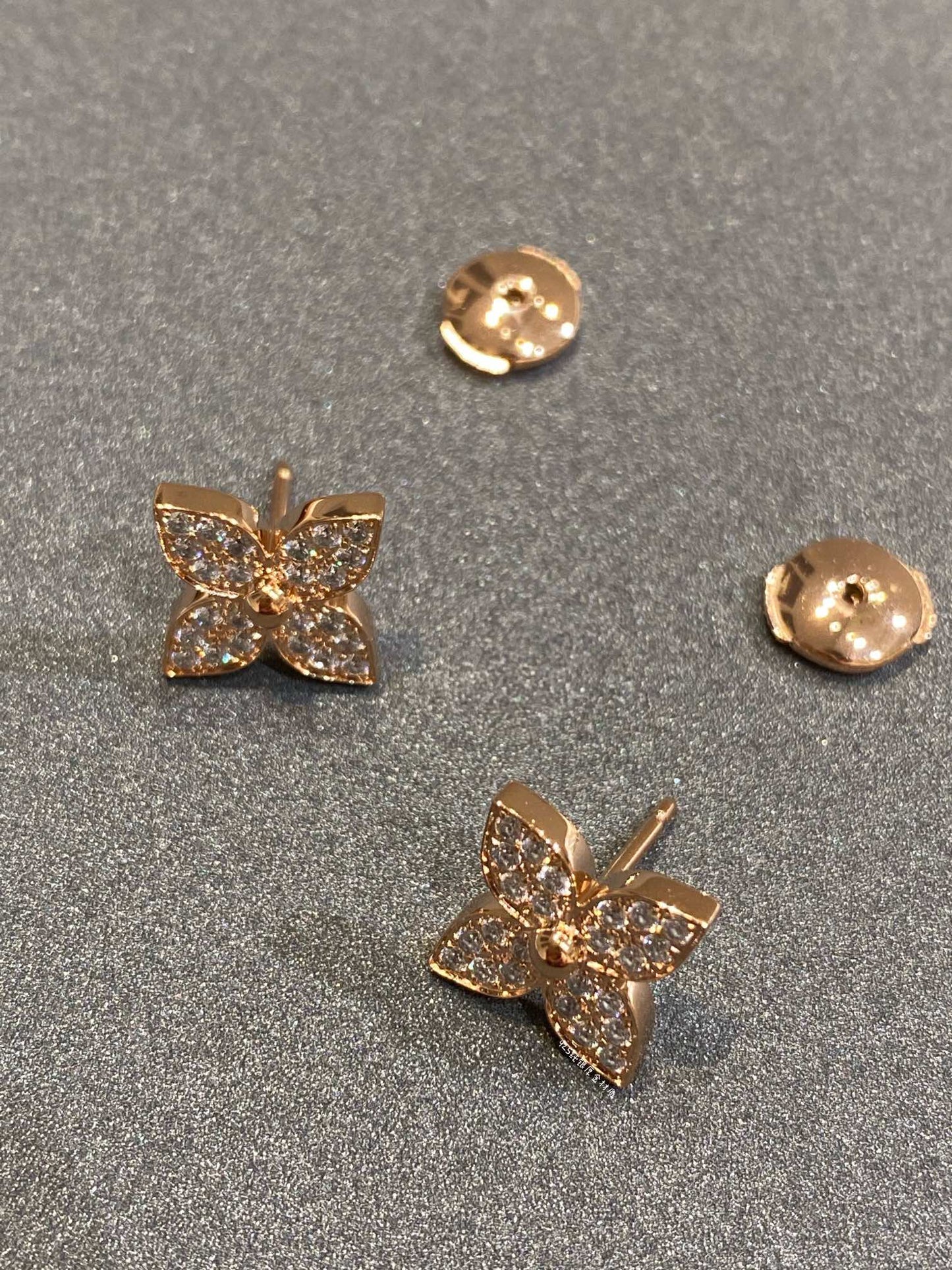 LUXEIFY STAR DIAMOND EARRINGS