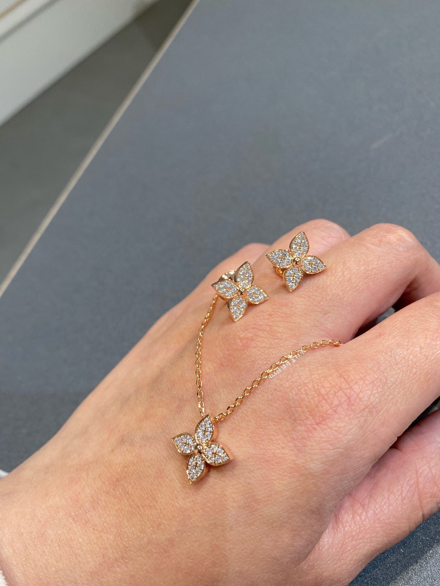 LUXEIFY STAR DIAMOND NECKALCE