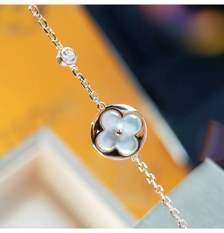 LUXEIFY SUN MOP GOLD 1 DIAMOND NECKLACE
