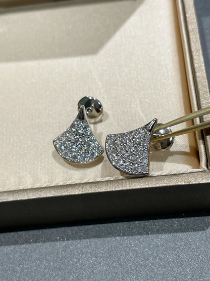 LUXEIFY DREAM STUD EARRINGS DIAMOND