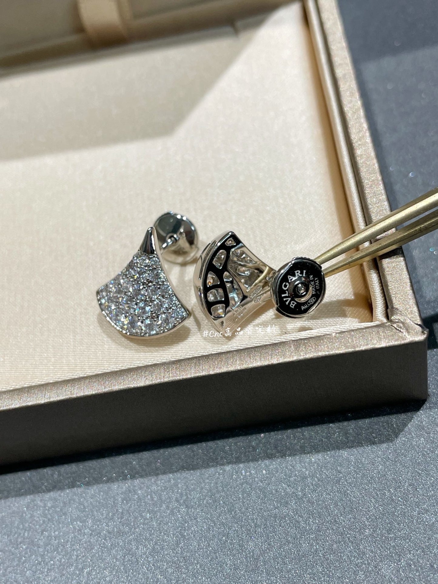 LUXEIFY DREAM STUD EARRINGS DIAMOND