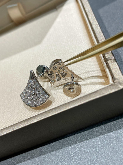 LUXEIFY DREAM STUD EARRINGS DIAMOND