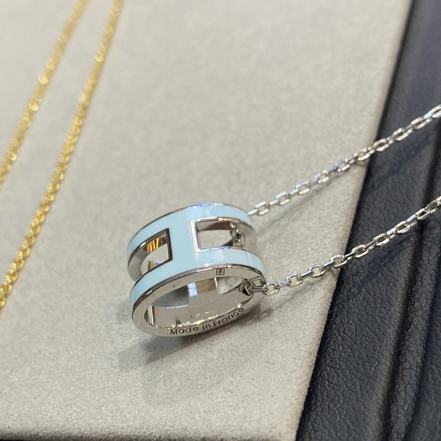 LUXEIFY POP H LIGHT BLUE NECKLACE