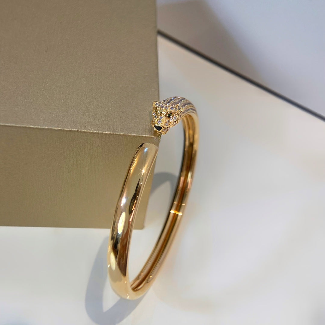 LUXEIFY PANTHERE GOLD DIAMOND OPEN BRACELET