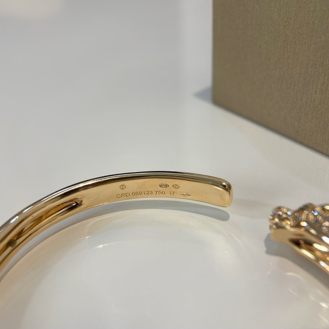 LUXEIFY PANTHERE GOLD DIAMOND OPEN BRACELET