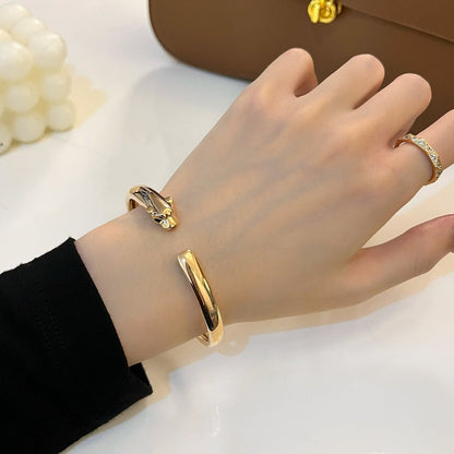 LUXEIFY PANTHERE GOLD OPEN BRACELET