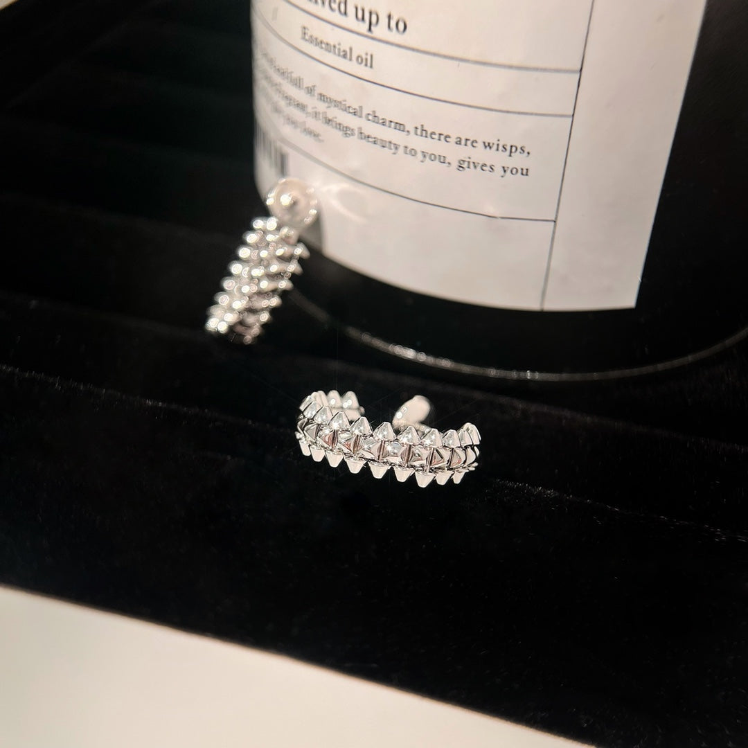 LUXEIFY CLASH EARRINGS