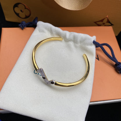 LUXEIFY VOLTE UPSITE DOWN DIAMOND GOLD OPEN BRACELET