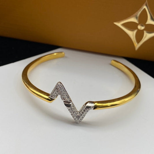 LUXEIFY VOLTE UPSITE DOWN DIAMOND GOLD OPEN BRACELET