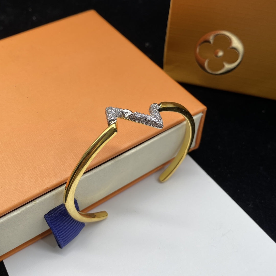 LUXEIFY VOLTE UPSITE DOWN DIAMOND GOLD OPEN BRACELET