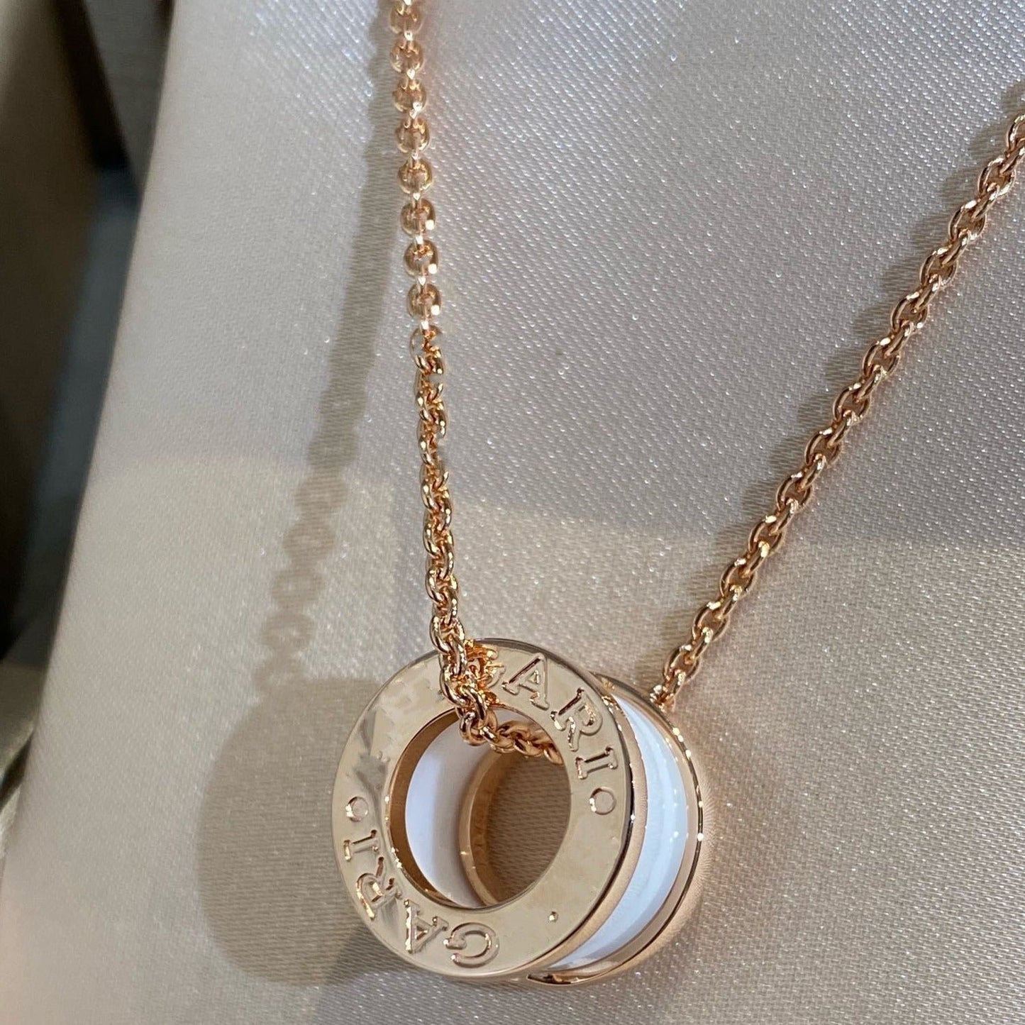 LUXEIFY ZERO 1 WHITE CERAMIC PINK GOLD NECKLACE