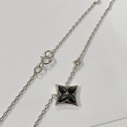 LUXEIFY STAR BLACK MOP NECKLACE
