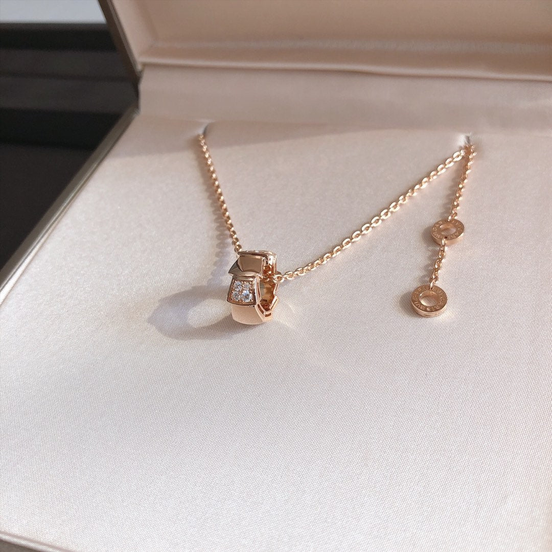 LUXEIFY SERPENTI PEDANT DIAMOND PINK GOLD NECKLACE
