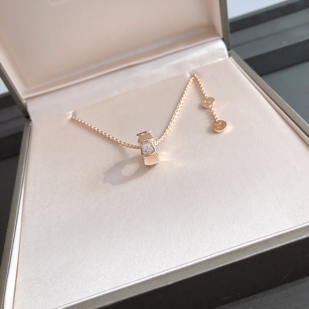 LUXEIFY SERPENTI PEDANT DIAMOND PINK GOLD NECKLACE