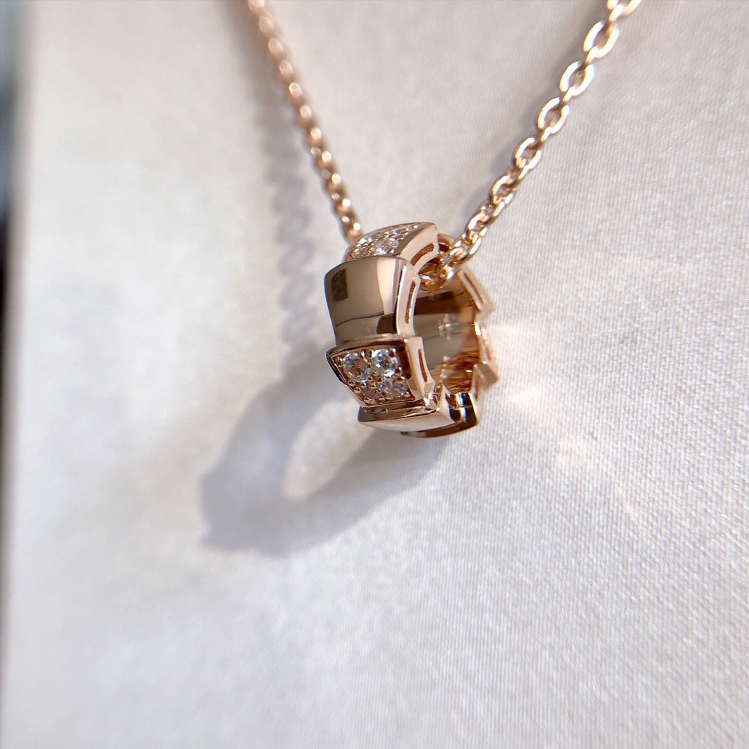 LUXEIFY SERPENTI PEDANT DIAMOND PINK GOLD NECKLACE