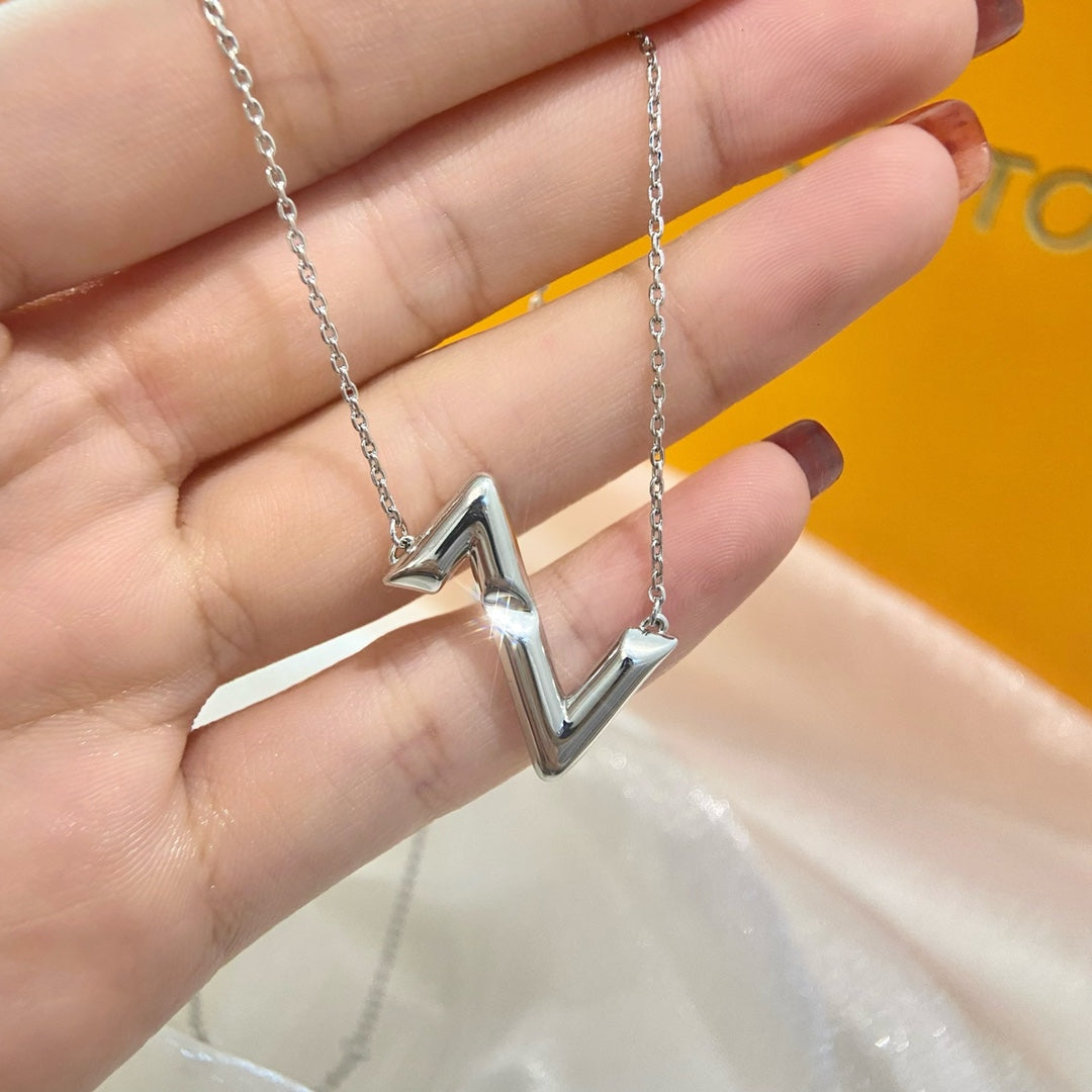 LUXEIFY VOLTE UPSIDE DOWN NECKLACE