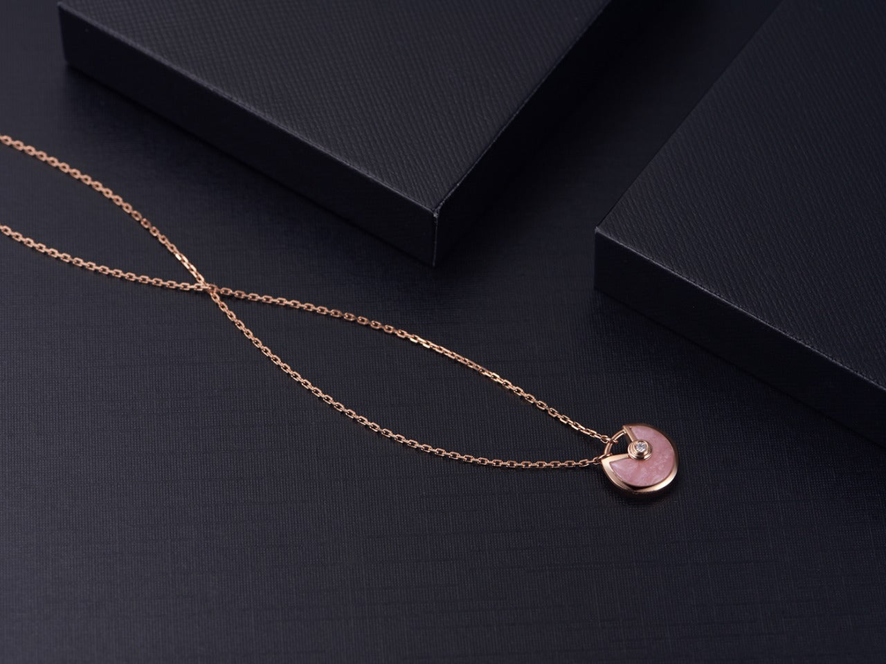 LUXEIFY AMULETTE ROSE GOLD PINK MOP NECKLACE