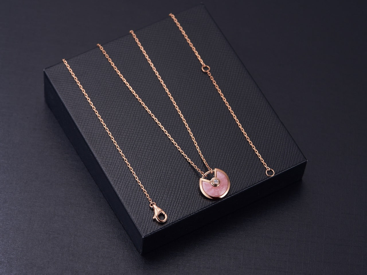 LUXEIFY AMULETTE ROSE GOLD PINK MOP NECKLACE