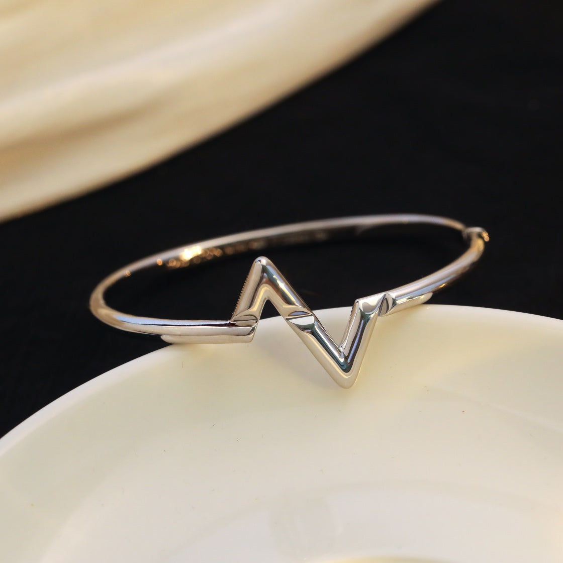 LUXEIFY VOLTE UPSITE DOWN BRACELET