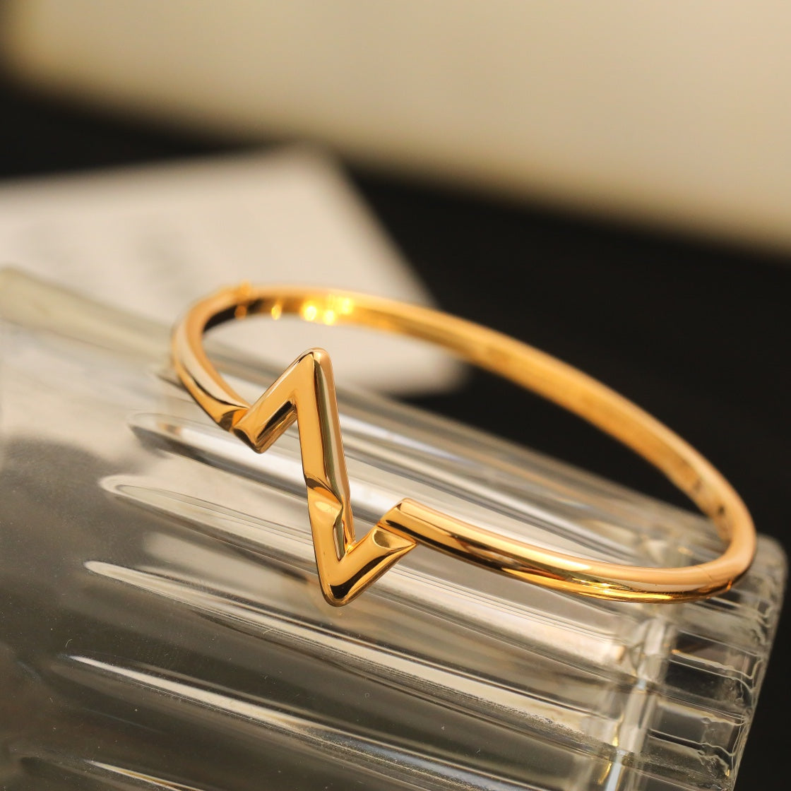 LUXEIFY VOLTE UPSITE DOWN BRACELET