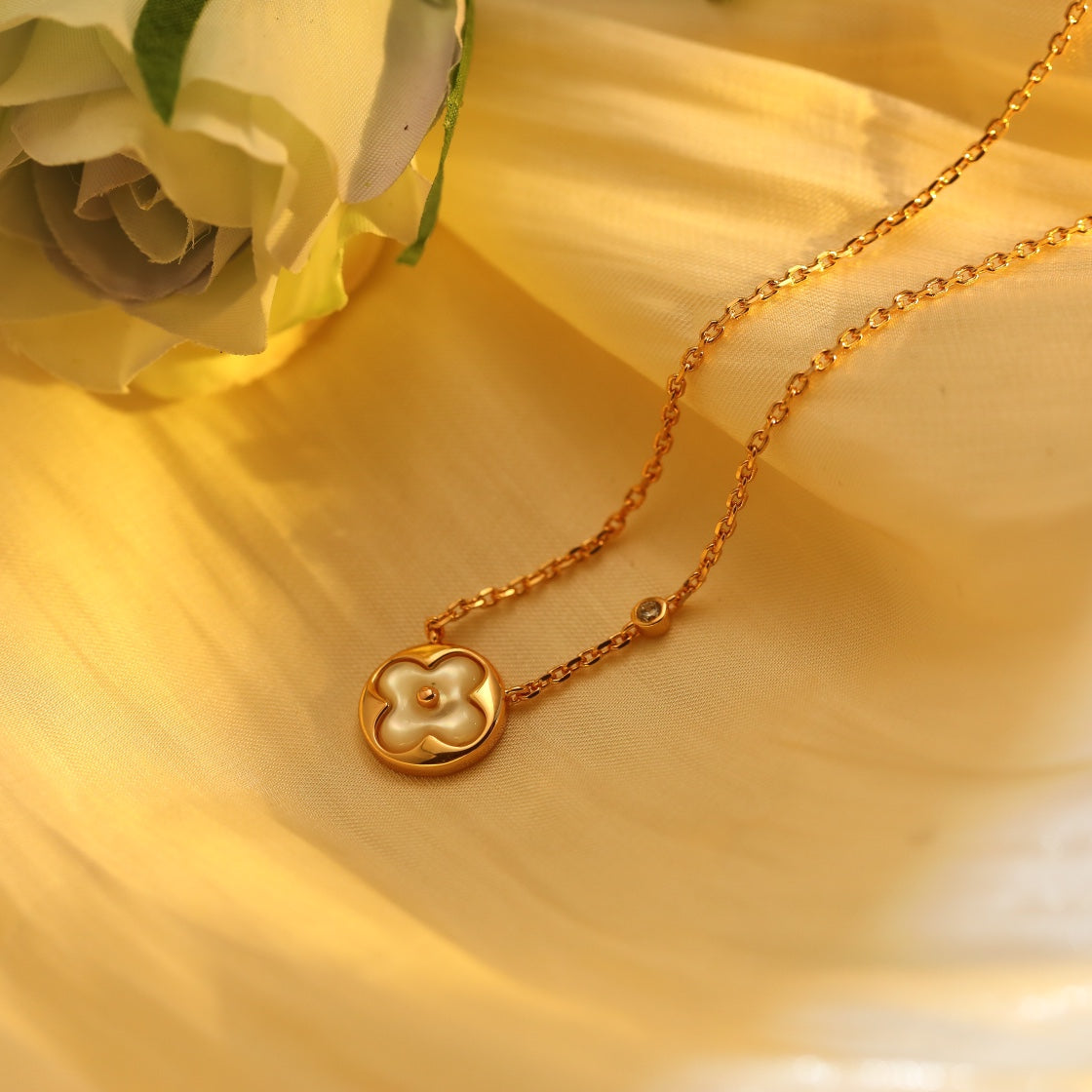 LUXEIFY SUN PEDANT PINK GOLD 1 DIAMOND NECKLACE