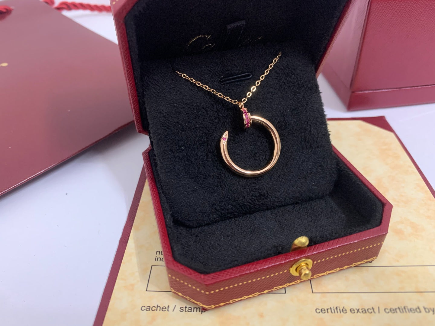 LUXEIFY JUSTE PINK DIAMOND NECKLACE