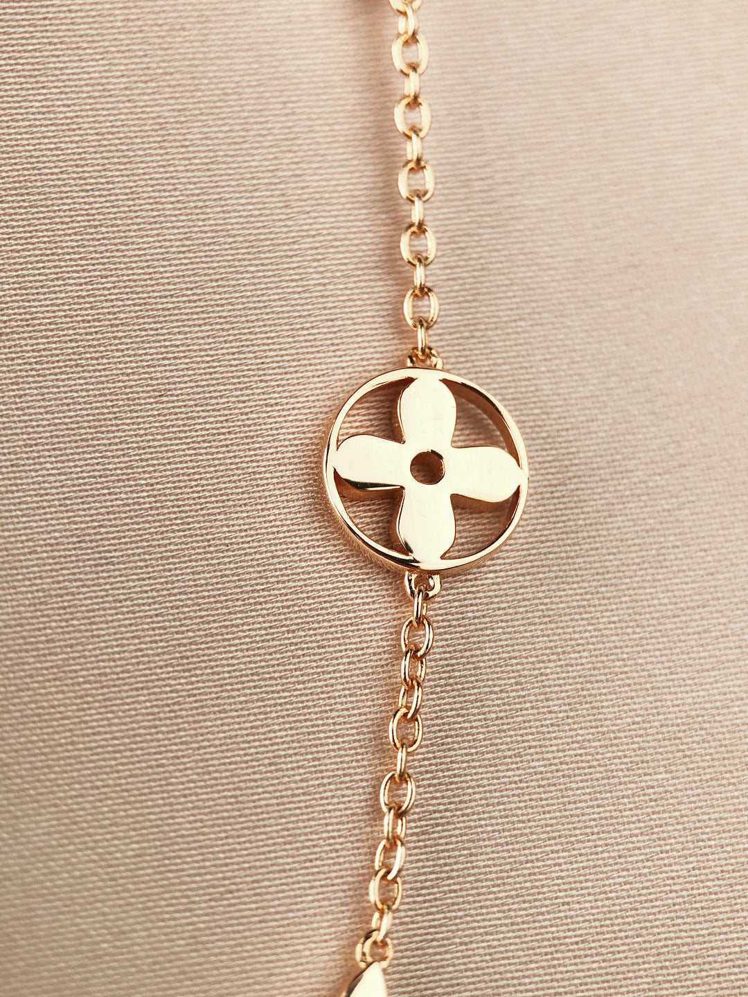 LUXEIFY STAR AND SUN 7 MOTIFS GOLD BRACELET